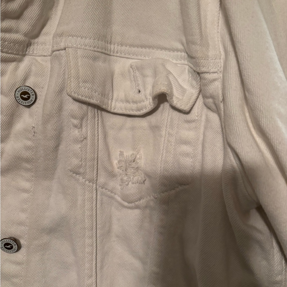 LIKE NEW Hollister Women's White Distressed Jean Jacket - Picture 6 of 9